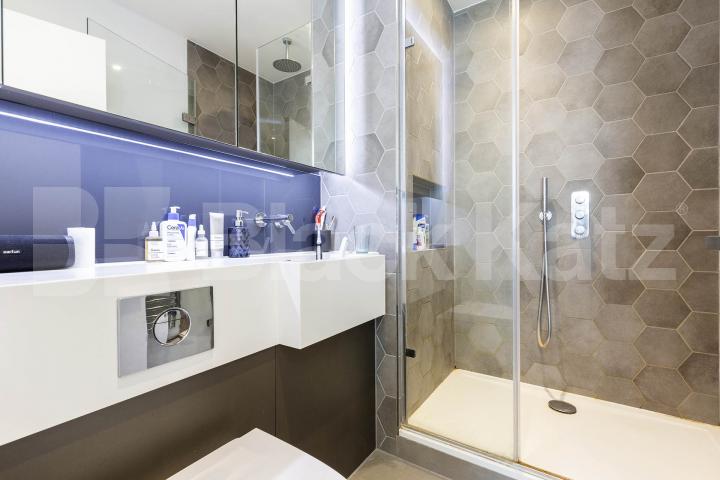 New Development 2 bed 2 bath with large balcony close to kings cross Market Road, Caledonian Road